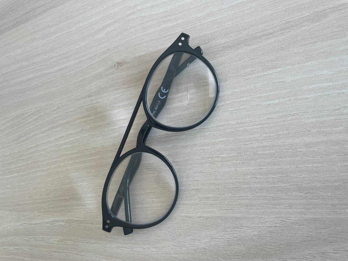 Majiteľ si môže stratené okuliare na obrázku vyzdvihnúť počas stránkových hodín na obecnom úrade. 🤓