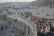 Tisíce Maročanů pronikly do španělského města Ceuta
