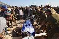 Pohřeb izraelského vojáka v záloze, který byl zabit během střetů u palestinské vesnice Till