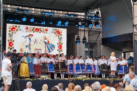 Druhý ročník Medzinárodného krajanského festivalu priniesol štyri dni tradícií, hudby a výnimočných stretnutí. Areál sídelnej budovy Matice slovenskej v Martine sa na niekoľko dní stal miestom stretnutia Slovákov z domova aj zo zahraničia. Festival priniesol bohatý kultúrny program, folklór, koncerty, odborné diskusie aj množstvo sprievodných aktivít pre celé rodiny.