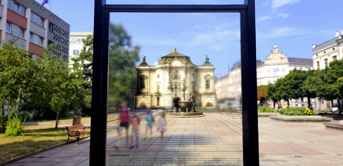 Odhalte historii míst, kterými procházíte každý den. Kolikrát jste prošli centrem města, aniž byste tušili, co na těchto místech stálo před desítkami let? Teď máte jedinečnou šanci to zjistit! Nový pilotní projekt oddělení cestovního ruchu "Oko do historie" Vás zavede na pět míst v centru Ústí nad Labem. Stačí se postavit ke speciálnímu panelu, podívat se skrz jeho průhlednou část a porovnat minulost se současností. A to není všechno! Navštivte všech pět zastavení, na každém se vyfoťte a fotografie ukažte v Informačním středisku města Ústí nad Labem. Za odměnu získáte drobný dárek a na konci srpna i září budete navíc zařazeni do slosování o tematické knižní ceny. Vydáte se s námi na malou cestu časem?