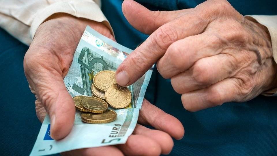 Vedúca pošty v Nižnom Hrušove prosí dôchodcov, aby si prišli v utorok 4.8.2026 v čase od 7:00 do 10:00 hod. prevziať dôchodky na poštu.