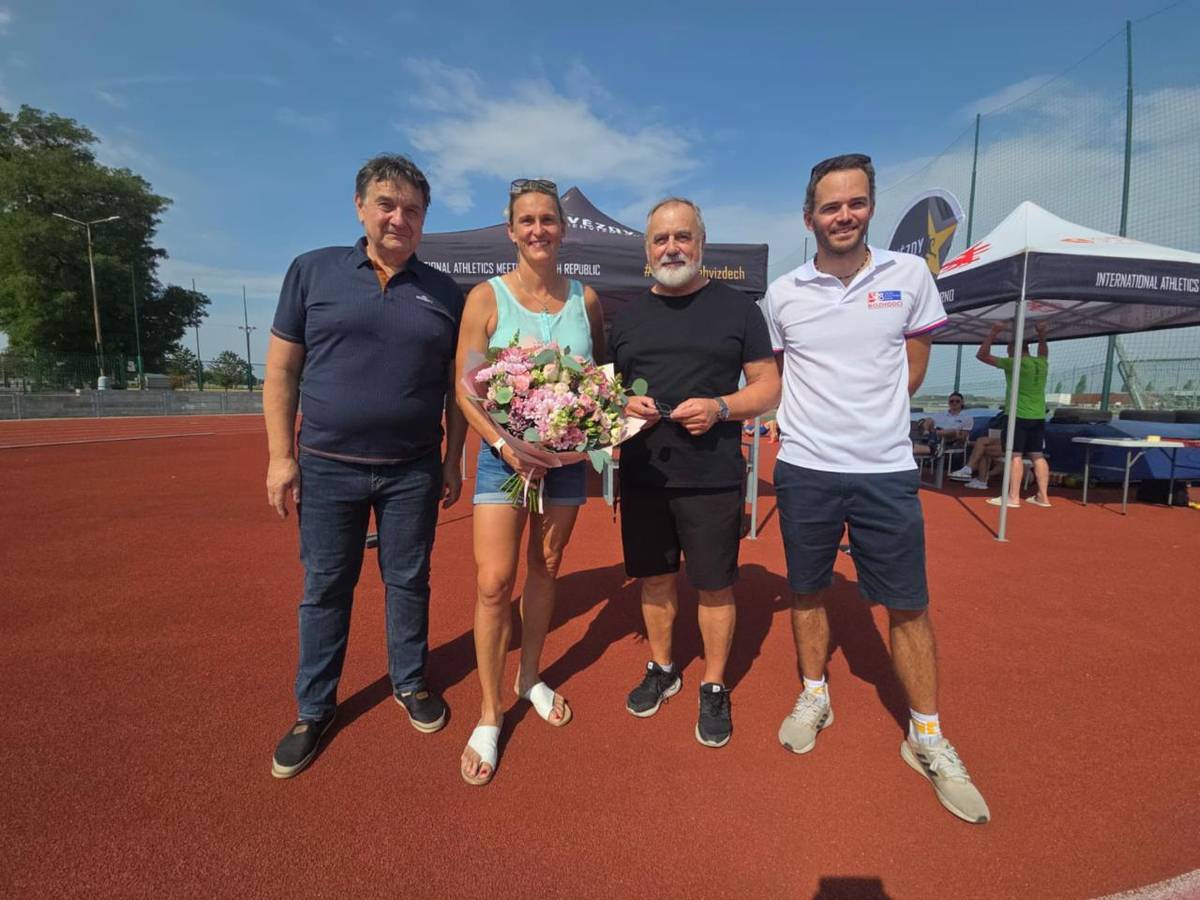 Letní oštěpařský mítink reprezentační špičky zažily Nehvizdy ve sportovním areálu poprvé v sobotu 1. srpna (a snad ne naposledy). Oštěpařkám se tady líbilo a my jim přejeme, aby se jim na mistrovství Evropy v Birminghamu dařilo.