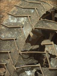 Poškození kol roveru Curiosity