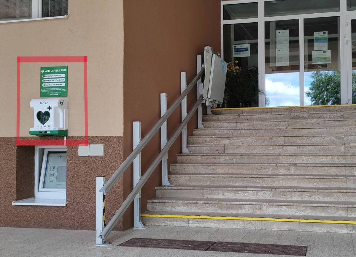 Externý defibrilátor AED - Külső defibrillátor AED