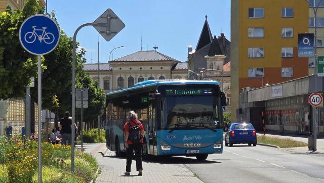 Přerov zahajuje výběr nového dopravce, který bude od roku 2028 zajišťovat provoz městské autobusové dopravy. O vypsání veřejné zakázky mají na své srpnové schůzi rozhodli radní. Smlouva s vybraným dopravcem bude uzavřena na deset let a zajistí dopravní obslužnost města nad rámec regionálních linek objednávaných Olomouckým krajem.                               Číst dál...