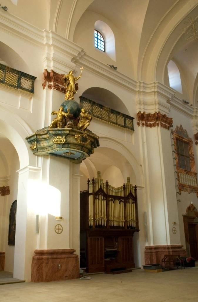 Z prevádzkových dôvodov sa hra na organe v nedeľu 09.08.2026 v Jezuitskom kostole v Skalici, neuskutoční. Ďakujeme za pochopenie!     Zároveň všetkých srdečne pozývame na nedeľné organové koncerty, ktoré sa konajú počas celej turistickej sezóny každú nedeľu až do 13. septembra. Príďte si vychutnať jedinečnú atmosféru Jezuitského kostola a krásu historického organu.
