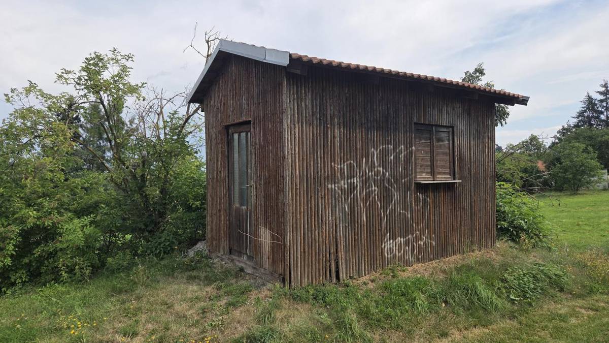 Obec Kořenec nabízí k bezplatnému odvozu upravenou stavební buňku, která je ihned k dispozici pro další využití.