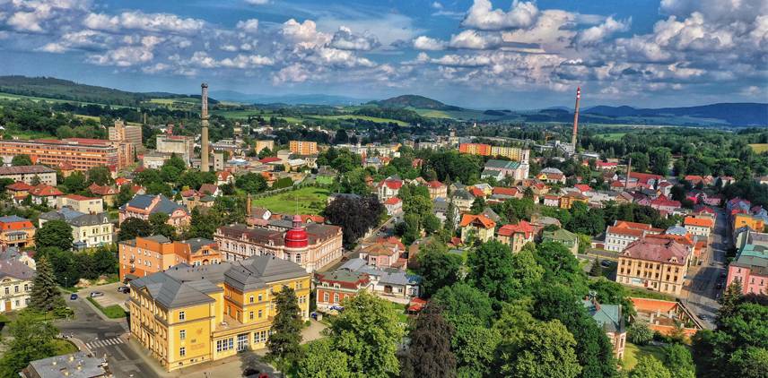 Město Varnsdorf pokračuje v rozvoji dopravní obslužnosti. Od příštího roku plánuje rozšířit síť zastávek městské hromadné dopravy a zároveň dává prostor veřejnosti, aby se do plánování zapojila svými podněty.