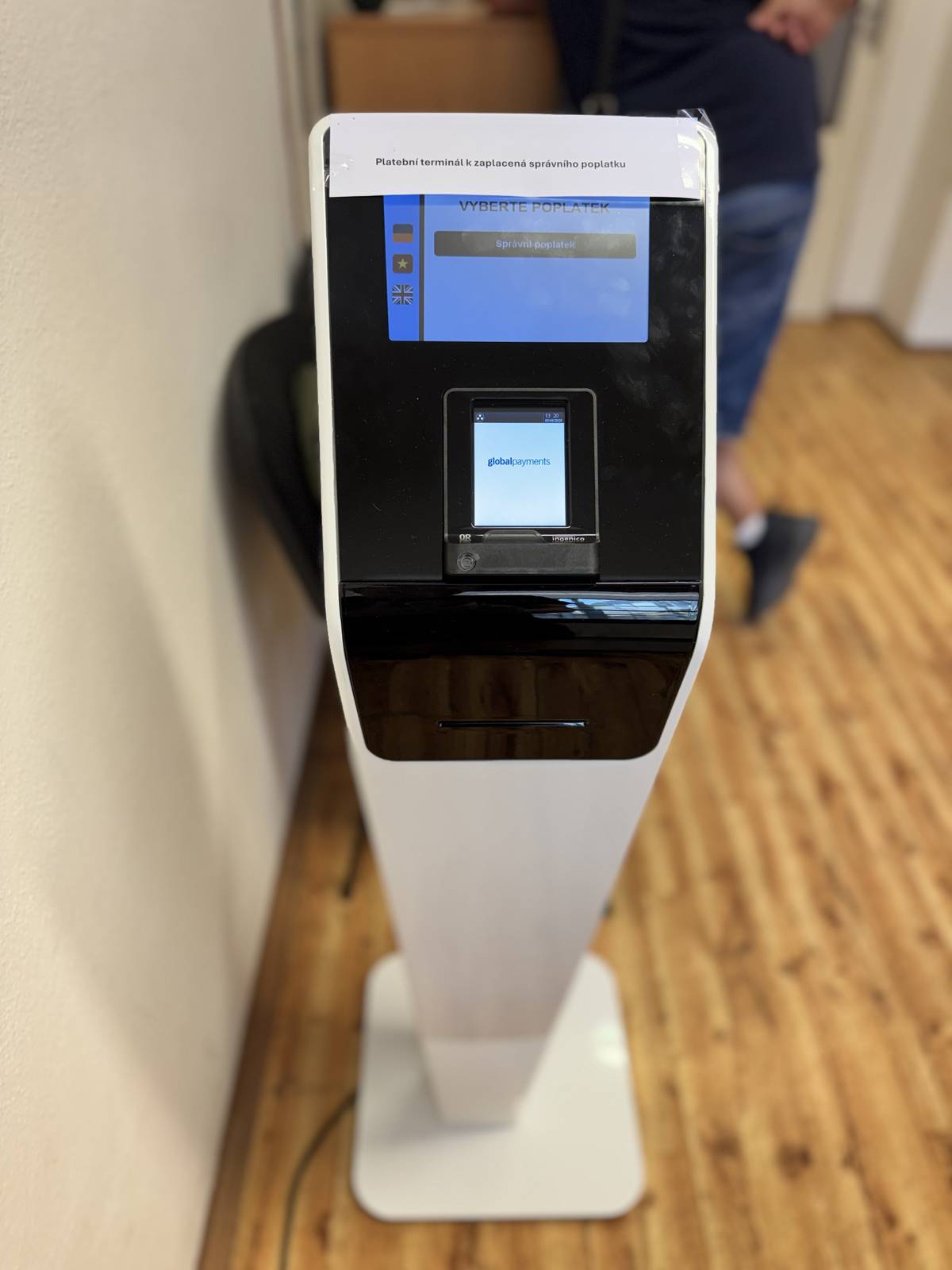 Vážení sousedé, od pondělí 3. srpna 2026 můžete na Odboru živnostenském Úřadu městské části Praha 3 využít nový platební automat. Prostřednictvím automatu lze uhradit správní poplatky související s: • živnostenským podnikáním, • evidencí zemědělských podnikatelů. Vaše Praha 3