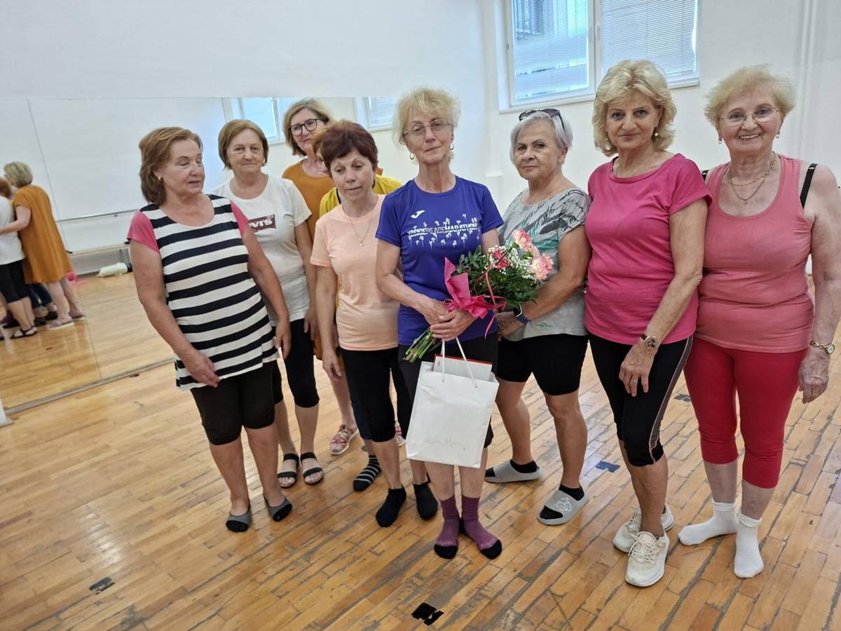 Cvičenie pilates, turistika, práce na záhradke, fyzioterapia - človek lepšie funguje, lepšie sa pohybuje. Prispieva k tomu aj tanec, dobrá nálada a spoločenské akcie.