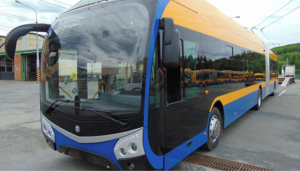 Zlín - Dlouhodobý záměr Dopravní společnosti Zlín – Otrokovice (DSZO) zásadním způsobem modernizovat svůj vozový park se dnes jeví ještě více jako správné rozhodnutí. Nová vozidla totiž přináší nejen řadu technologických výhod, bezpečnostních systémů a více pohodlí pro cestující i řidiče, ale také jsou všechna klimatizovaná.
