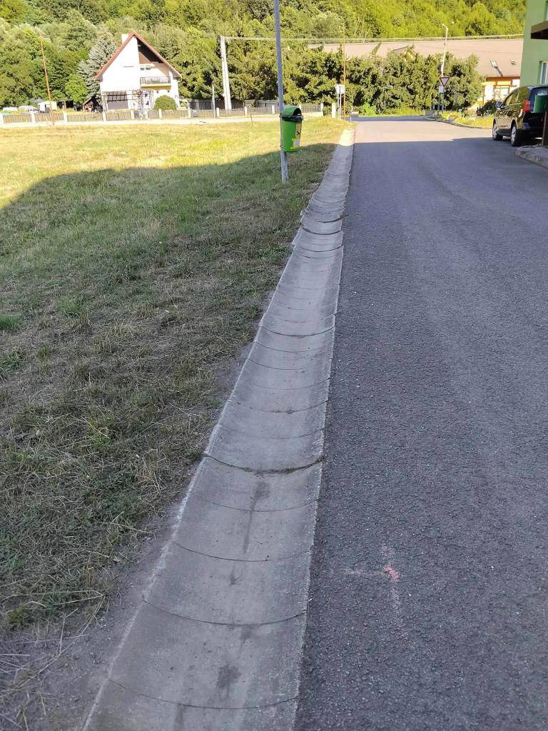 Keď sa ľuďom chce, obec je krajším miestom pre život.  Poďakovanie obyvateľom za pomoc pri údržbe verejného priestoru.