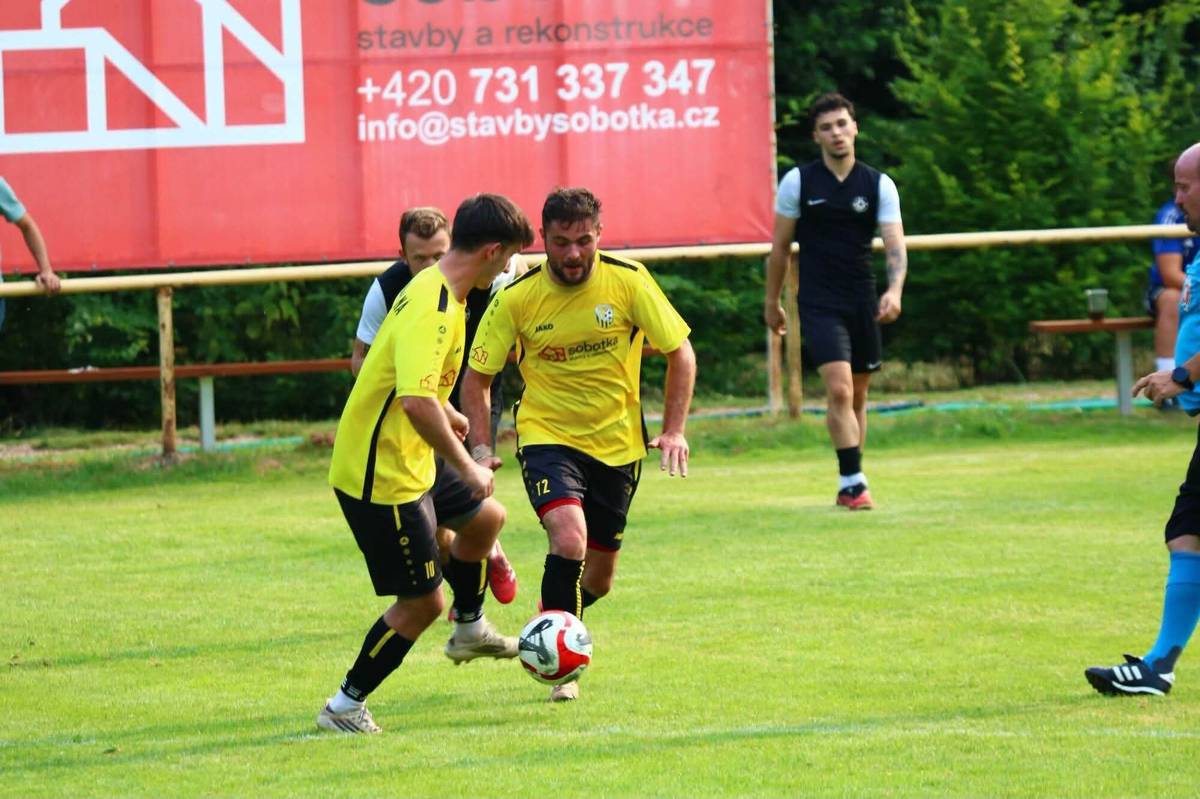 FK Dolní Kalná zve všechny fanoušky na úvodní kolo 1.B třídy FK Dolní Kalná "A" - TJ Baník Rtyně, které se hraje Pod Kaštany dnes v neděli 9. srpna od 17 hodin.  Přijďte si užít skvělou fotbalovou atmosféru a výtečné občerstvení.