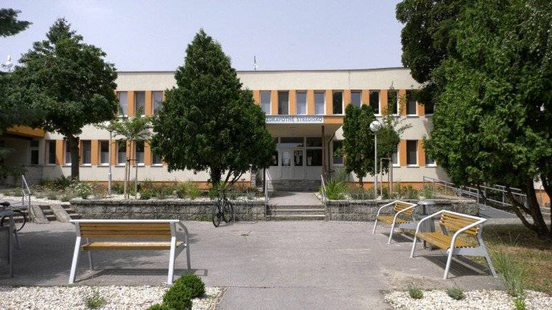 Ambulancia obvodnej lekárky MUDr. Okenkovej oznamuje, že má dovolenku od dnes  10.08.2026 do 21.08.2026.  Zastupuje ambulancia MUDr. Karlubíka.