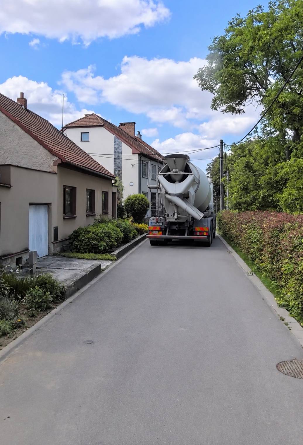 V úterý 11.8. bude omezen průjezd ulicí Slunečná a to od 12:00 na cca 2hod. z důvodu stavebních prací na jednom rodinném domě...