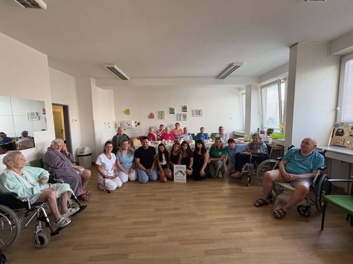 Klientky Nízkoprahového zařízení pro děti a mládež MAJÁK navštívily v úterý 12. srpna orlovskou nemocnici, kde připravily program pro klienty a klientky Oddělení sociálních služeb. Dívky si pro seniory připravily taneční a hudební vystoupení. Pro některé z nich šlo vůbec o první zkušenost s vystupováním před publikem, a tak pro...