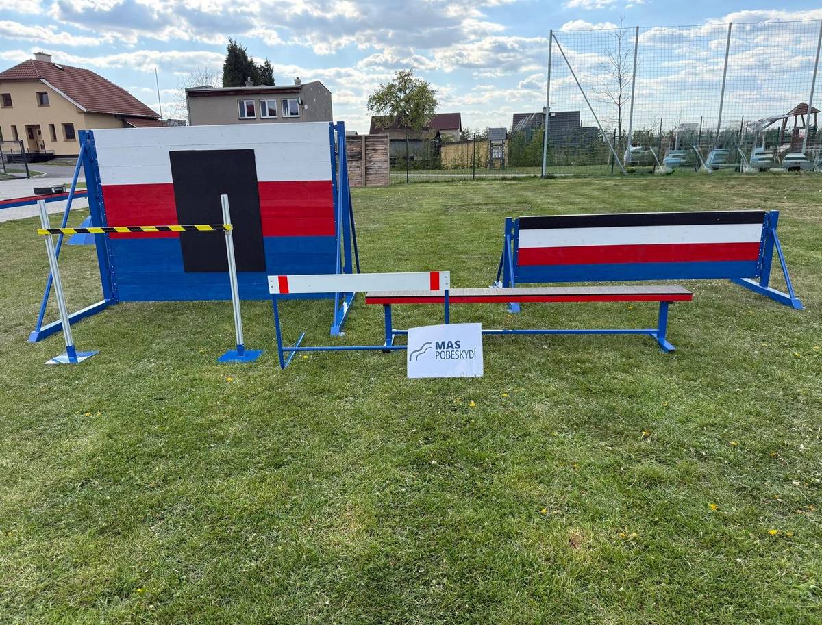 SDH Dolní Domaslavice letos prostřednictvím MAS Pobeskydí v rámci projektu „Podpora požárního sportu a kultury v obci ze strany SDH“ podpořeného z dotačního fondu SZIF pořídilo nové vybavení pro požární sport a pořádání kulturních akcí v obci. Vybavení přispěje ke zkvalitnění tréninků mladých i dospělých hasičů a zlepší úroveň pořádaných akcí. Děkujeme MAS Pobeskydí za pomoc s realizací projektu, zastupitelům obce za finanční podporu v průběhu projektu a všem členům sboru za jejich aktivitu při jeho přípravě.
