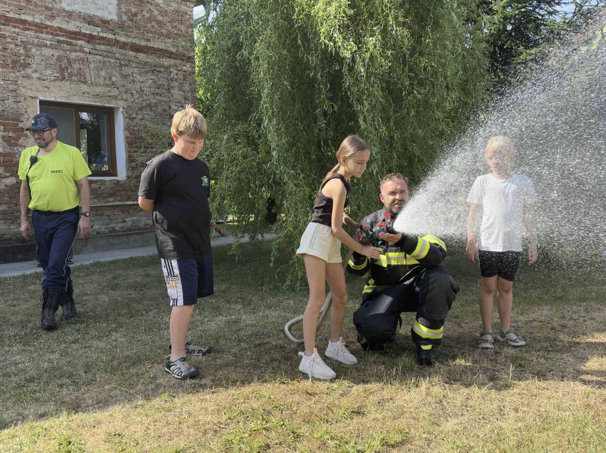 Na pozvání pořadatelů se 18. července naše jednotka zúčastnila mezigeneračního setkání v Otově, kde předvedla dětem hasičskou techniku a připravila si pro ně i několik vodních aktivit.