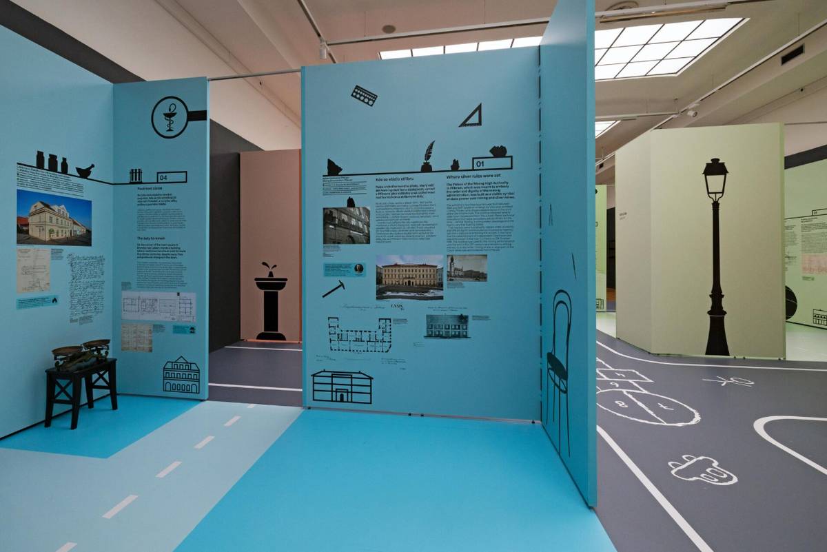 Zajímáte se o historii naší obce? Pak pro vás máme tip na netradiční výlet, a to dokonce i v případě nepříznivého počasí. Národní technické muzeum v Praze v rámci výstavy Příběh mého domu. Archivy vyprávějí až do 27. 9. představuje na základě archivních materiálů také hospodářský dvůr v Měšicích z 18. století. Na jeho příběhu dokládá propojení zemědělství, správy a pracovního zázemí. Kromě měšického hospodářského dvora, v jehož citlivě zrekonstruované budově zahájí letos od září provoz mateřská škola a základní umělecká škola, se návštěvníci seznámí například i s chudobincem v Mratíně, dělnickými domky v Martiněvsi, Podskalským mlýnem a radnicí v Kolíně, sokolovnou v Rakovníku,  městskými lázněmi ve Mšeně a mnoha dalšími pozoruhodnými budovami.
