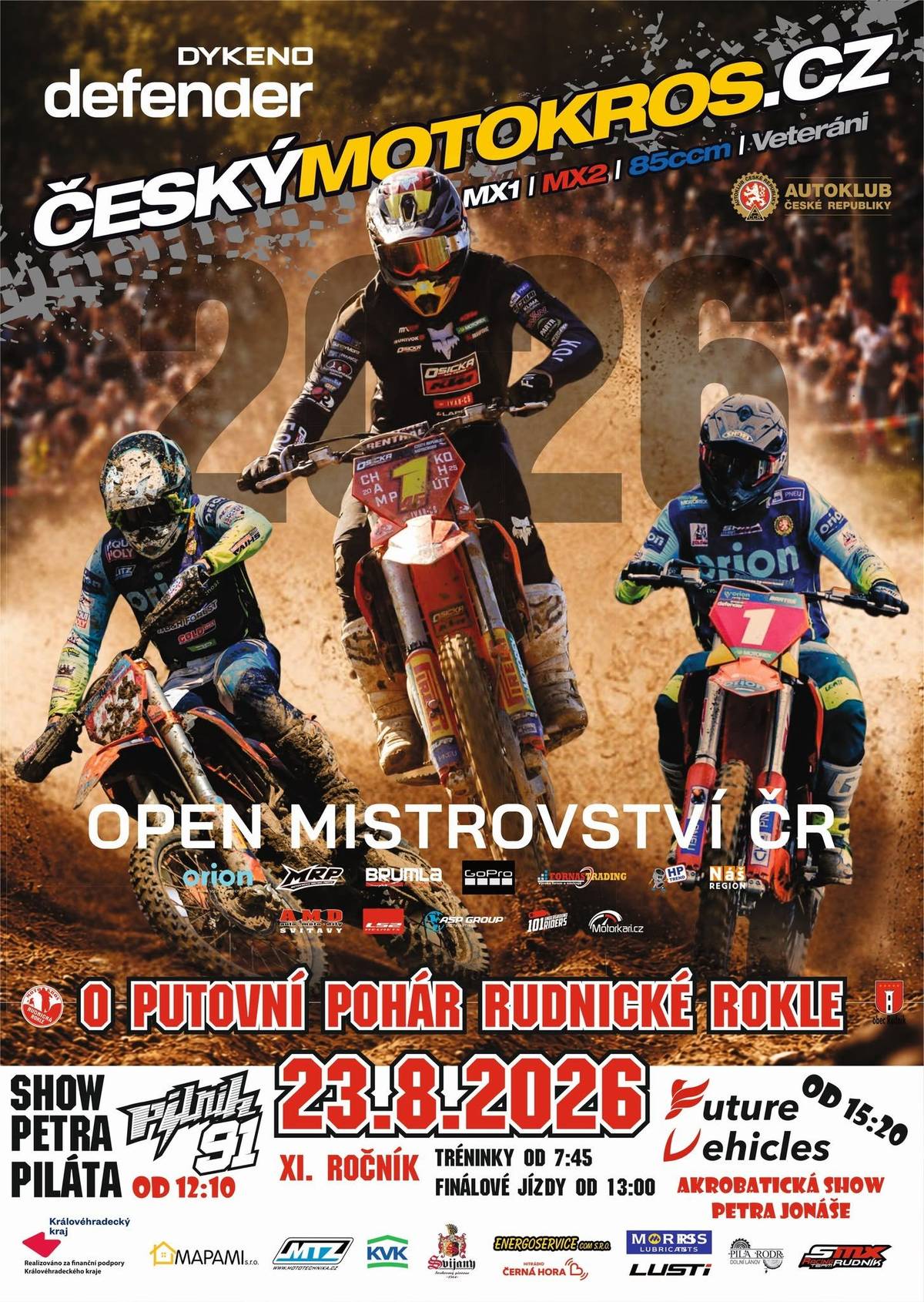 Pozvánka na OPEN MČR V MOTOKROSU – O PUTOVNÍ POHÁR 🏆 RUDNICKÉ ROKLE XI. ročník. V neděli 23. 8. 2026 se po roce v Rudníku sejde motokrosová elita.  Skvělým motokrosem oslavíme 60 let od založení motokrosu v RUDNICKÉ ROKLI. Letos se v Rudníku, mimo mistrovských bodů do seriálu OPEN MČR V MOTOKROSU, bude také bojovat o putovní poháry.  Díky velmi dobré spolupráci s Autoklubem ČR a vzájemné dohodě, se XI. ročník O PUTOVNÍ POHÁR RR pojede poprvé v historii v rámci VELKÉHO MISTRÁKU.  Ve třídách MX2 a MX1 budou jezdci bojovat o tradiční putovní poháry, které v minulosti vyhrálo spoustu našich i zahraničních jezdců.  Jak je v Rudníku zvykem a díky příspěvku obce Rudník a dalších sponzorů budou nejlepší jezdci odměněni také finančně, a to ve všech třídách, které se v Rudníku pojedou.  Připraven je také skvělý doprovodný program.  Velkolepá freestylová show Petra PILÁTA  Letecká akrobacie Petra JONÁŠE z týmu Future Vehicles  Celá akce se koná za významné finanční podpory Královéhradeckého kraje a pod osobní záštitou hejtmana Petra Kolety.  Časový harmonogram nedělního programu:  • 07:45 | Tréninky a kvalifikační jízdy  • 11:40 | 1. finálová jízda 85 ccm  • 12:05 | Freestyle show Petra Piláta a jeho svěřenců  • 12:50 | Slavnostní zahájení podniku  • 13:00 | Pokračování prvního kola finálových jízd  • 15:25 | Letecká akrobatická show Petra Jonáše (Future Vehicles)  • 15:50 | Start série druhých finálových jízd  • 17:50 | Slavnostní vyhlášení vítězů  Tímto zveme všechny příznivce motosportu na oslavu 60 let motokrosu v Rudníku! SMX Racing team Rudník