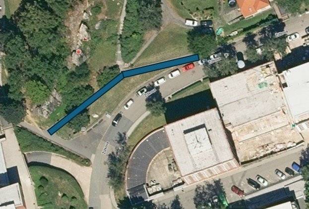 V pondělí 17. srpna začala rekonstrukce chodníku pod Žižkovou Skalkou. Po dobu prací bude průchod chodníkem omezen, nikoliv však přerušen. Rekonstrukce bude probíhat postupně tak, aby vždy zůstalo jedno rameno chodníku přístupné. 📅 Dokončení prací je plánováno do 31. srpna 2026. Prosíme chodce o zvýšenou opatrnost při průchodu staveništěm a děkujeme za trpělivost a respektování dočasných omezení. Děkujeme za pochopení.