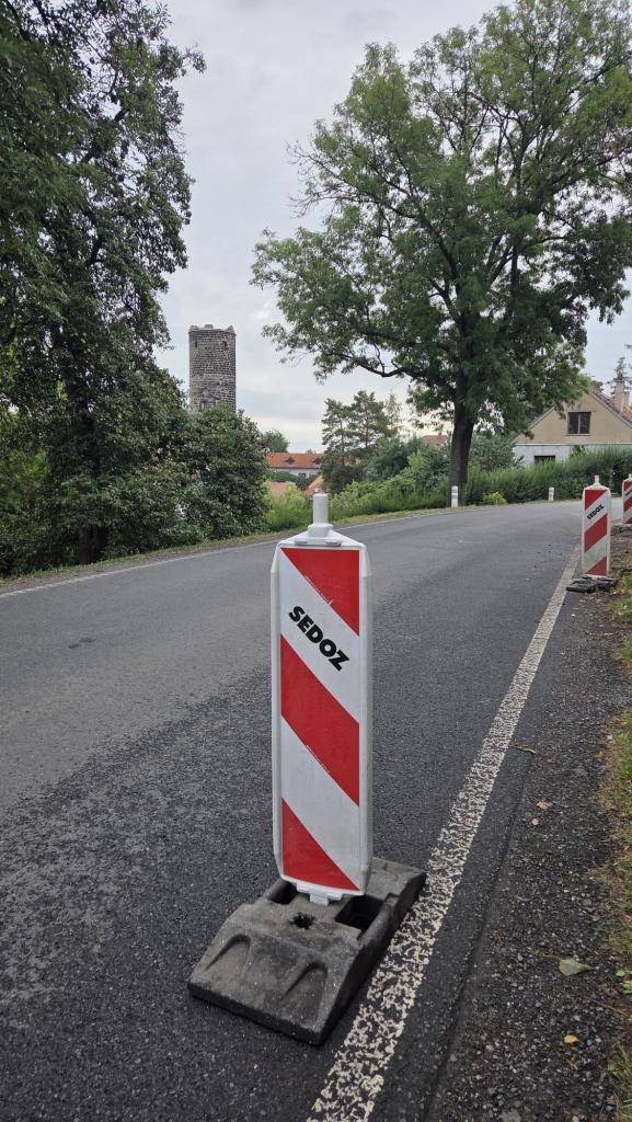 Informujeme o probíhající stavbě nového chodníku.
