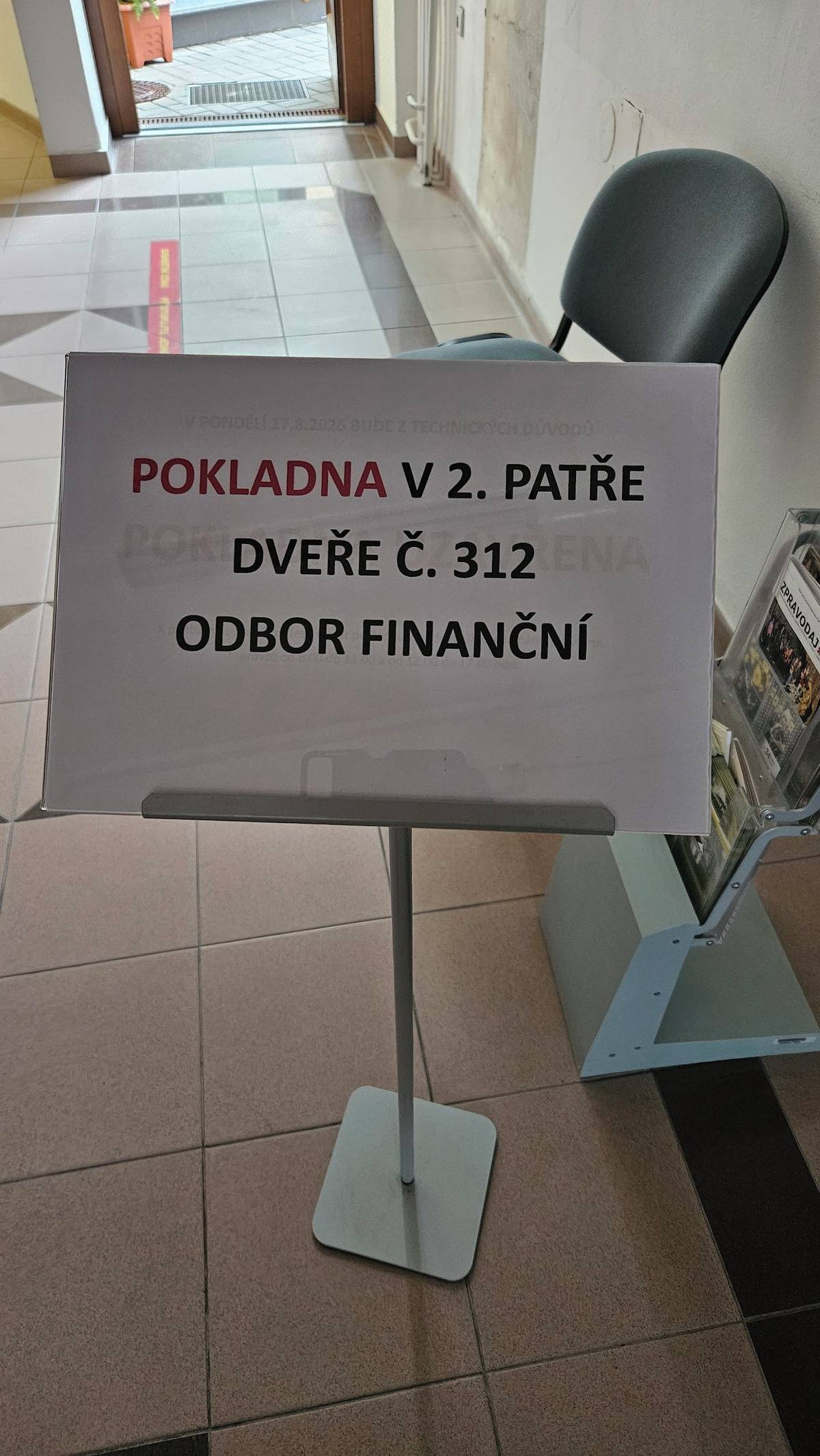 V přízemí budovy Městského úřadu Boskovice na Masarykově náměstí stále probíhají stavební práce. Z tohoto důvodu dnes, ve středu 19. srpna 2026, pokladnu najdete ve 2. patře na odboru finančním, dveře č. 312. Děkujeme za pochopení.