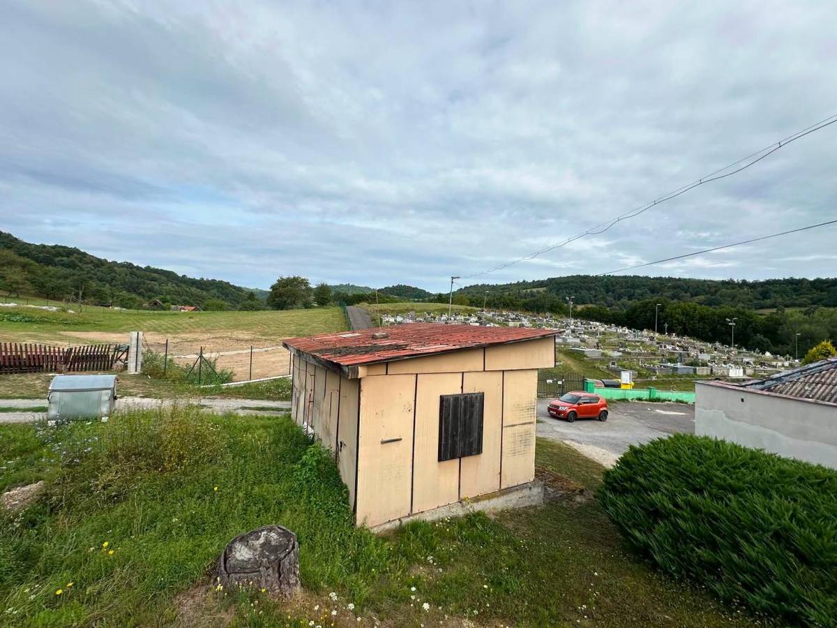 Nie všetky zmeny v obci musia byť veľkými investíciami. Niekedy stačí odstrániť to, čo už svojmu účelu neslúži, a dať priestoru nový, dôstojnejší vzhľad.