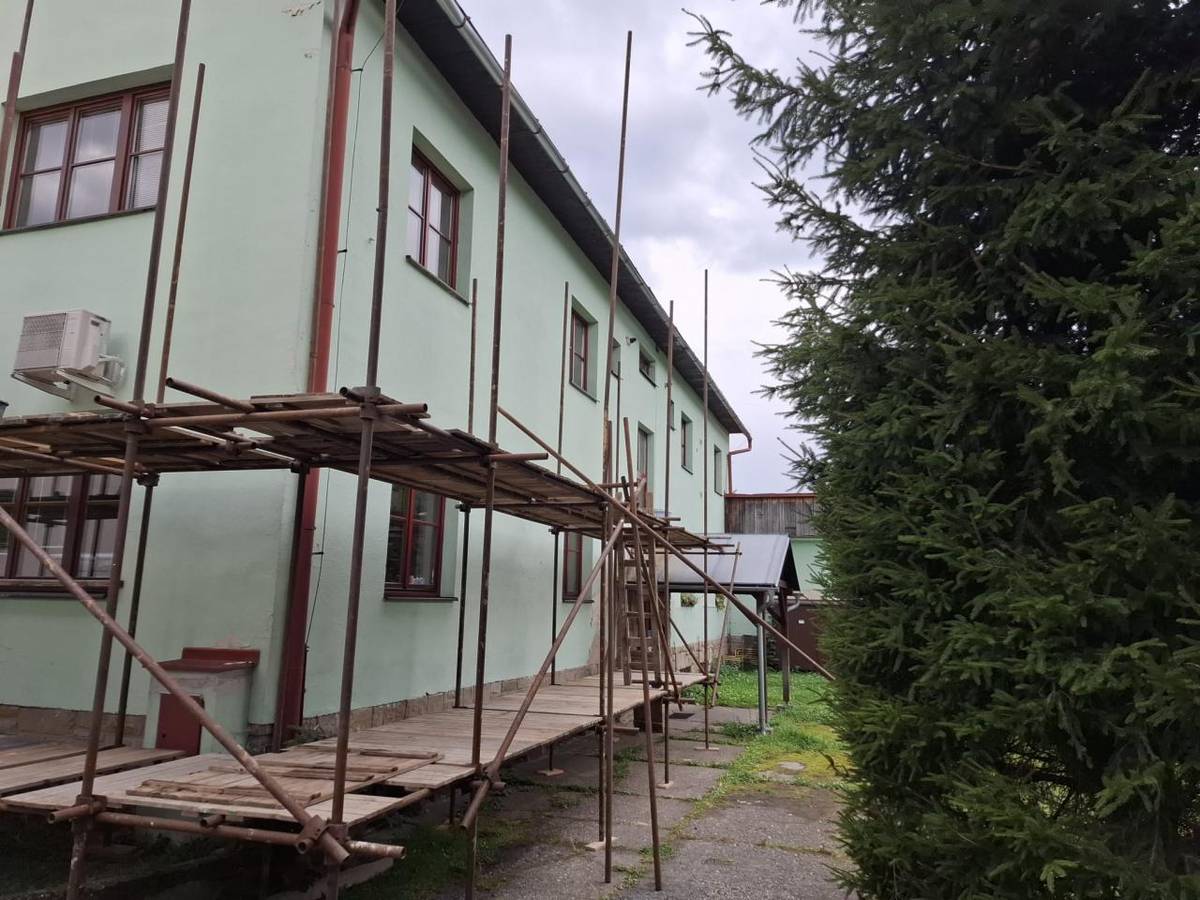 Informace k rekonstrukci naleznete na záložce Aktuálně/Rekonstrukce zdravotního střediska.    Provoz lékárny a ordinací je zachován. Při vstupu do budovy dbejte, prosíme, zvýšené opatrnosti!  Děkujeme vám za pochopení.