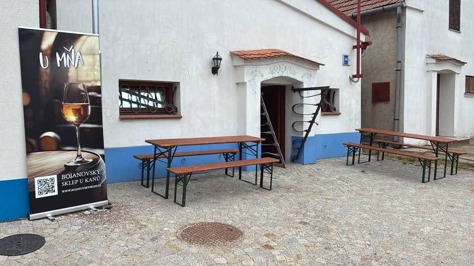 Bojanovští vinaři vás zvou na návštěvu vinného sklepa v rámci akce "Na kole do Bojanovic". Tento víkend bude otevřen sklep č. 10 Bojanovský sklep u Kaňů a sklep č. 13 Vinařství Salajka.