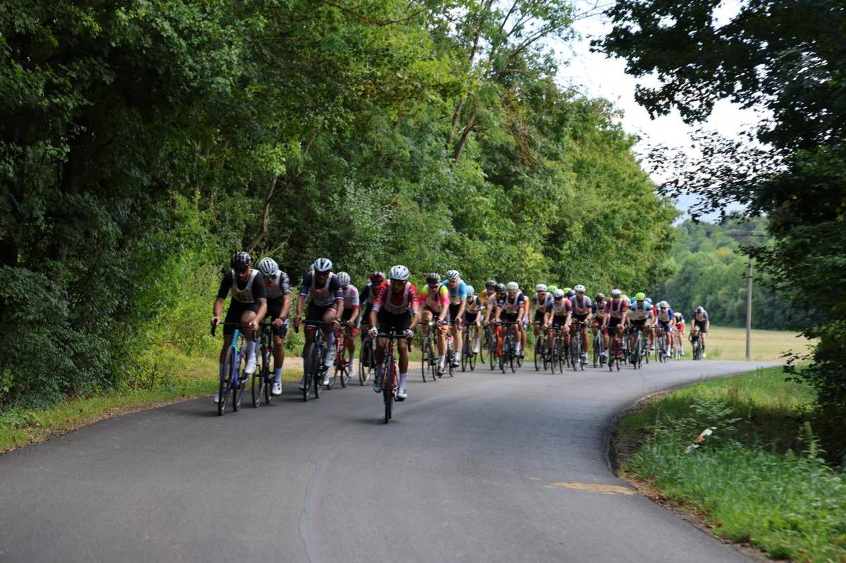 Nedeľa 23. augusta patrila v našej obci cyklistike. Na štart 24. ročníka Cyklistických pretekov do vrchu Chocholná-Kykula sa postavilo 98 pretekárov, ktorí sa rozhodli popasovať s jednou z najväčších výziev tohto podujatia: 11-kilometrovou traťou s prevýšením približne 550 metrov.