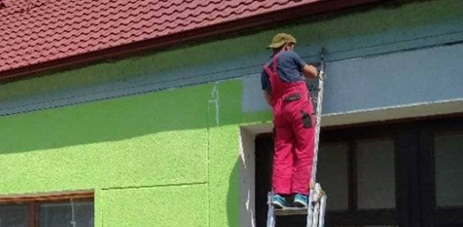 Pan Luboš Štos nabízí malířské a natěračské práce. Vymaluje byt, dům, kanceláře, nebytové prostory, nátěry dvěří, zárubní, radiátorů, plotů apod. V případě zájmu jej můžete kontaktovat na tel.: 604 475 094 nebo se podívat na jeho web www.malirstvi-stos.cz