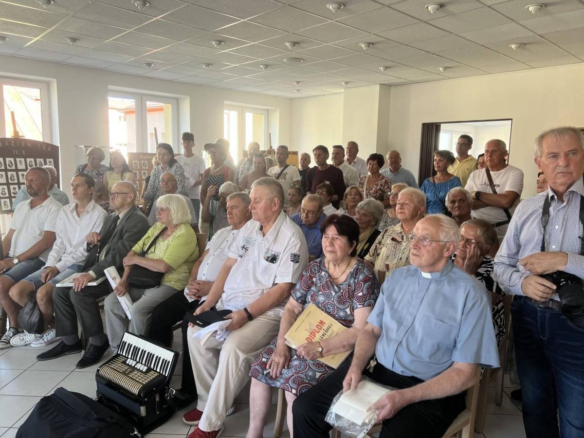 Turzovka si počas VIII. Svetového stretnutia Turzovčanov pripomenula 90. výročie výstavby budovy gymnázia vernisážou výstavy „Od meštianky ku gymnáziu“ a uvedením novej monografie.
