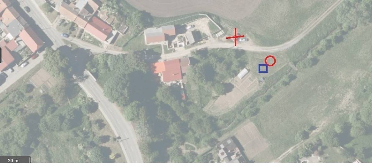 Vážení občané, v pátek 28. srpna 2026 v naší obci opět přistaven kontejner na objemný odpad, který můžete využít pro své potřeby. 📍 Nové stanoviště: Upozorňujeme na změnu místa! Kontejner bude umístěn vedle bio kontejneru. Přesné umístění najdete na přiložené mapce označeno modře. 💡 Prosba k plnění kontejneru: Kapacita kontejneru je omezená, proto se snažte do něj nevkládat věci, které zbytečně zabírají příliš mnoho místa. Pokud je to možné, rozměrnější kusy (např. starý nábytek) před vhozením rozložte nebo rozbijte, aby se dostalo na co nejvíce z vás. ⚠️ Do kontejneru prosím NEVKLÁDEJTE následující druhy odpadu:   Stavební suť   Pneumatiky   Elektrozařízení (staré spotřebiče, elektronika atd.)   Běžný tříděný odpad (papír, plasty, sklo, kovy)   Děkujeme vám za spolupráci.