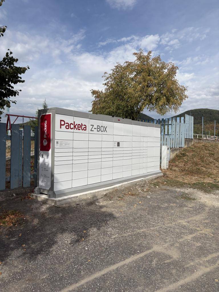 Obecný úrad informuje občanov o zmene v umiestnení samoobslužného výdajného boxu spoločnosti Packeta v Dolných Orešanoch.