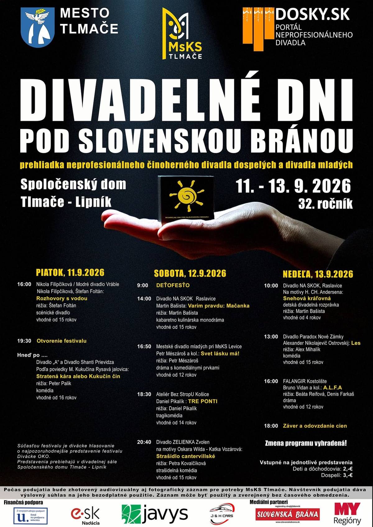 Je to vonku! Program 32. ročníka Divadelných dní pod Slovenskou bránou je na svete. Tri septembrové dni, počas ktorých bude Spoločenský dom v Tlmačoch, na sídlisku Lipník opäť patriť divadlu. Predstavenia z rôznych kútov Slovenska, stretnutia, rozhovory, smiech, emócie a všetko to, čo sa odohráva nielen na javisku, ale aj okolo neho. 11. – 13. septembra 2026 Spoločenský dom Tlmače-Lipník Program nájdete na plagáte Vy si zatiaľ poznačte dátum. My už odpočítavame dni. Tešíme sa na vás na Divadelných dňoch! #DivadelneDni #DD2026 #Tlmace #Divadlo #PodSlovenskouBranou