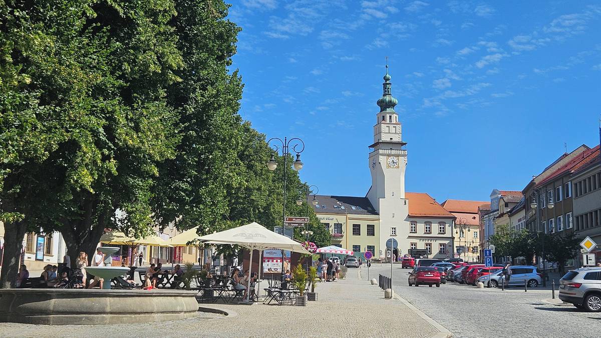 Rada města Boskovice na svém jednání v pondělí 24. srpna 2026 projednala řadu témat týkajících se investic, dopravy, školství, sportu i fungování města. Přinášíme přehled nejdůležitějších projednávaných bodů.