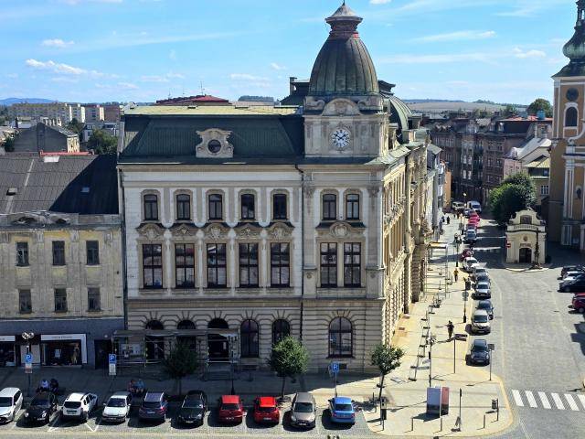 Restaurace v Městském domě by se mohla dočkat kompletní obnovy. Prostory jsou v současnosti mimo provoz a jejich technický stav už neodpovídá požadavkům moderní gastronomie. Rada města schválila záměr vypsání veřejné zakázky na rekonstrukci restaurace a související úpravu rozpočtu. „Celkové náklady jsou podle připravované projektové dokumentace společnosti Printes Atelier odhadovány na 38,1 milionu korun včetně daně,“ řekl primátor Petr Vrána. Záměrem se ještě budou zabývat zastupitelé.                               Číst dál...