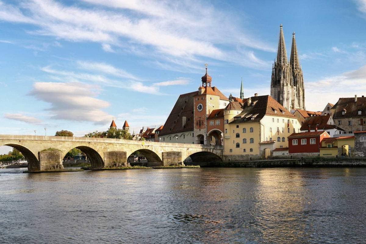 Mikroregion Nepomucko vás srdečně zve na jedinečný jednodenní zájezd – Adventní Regensburg v sobotu 28. 11. 2026.