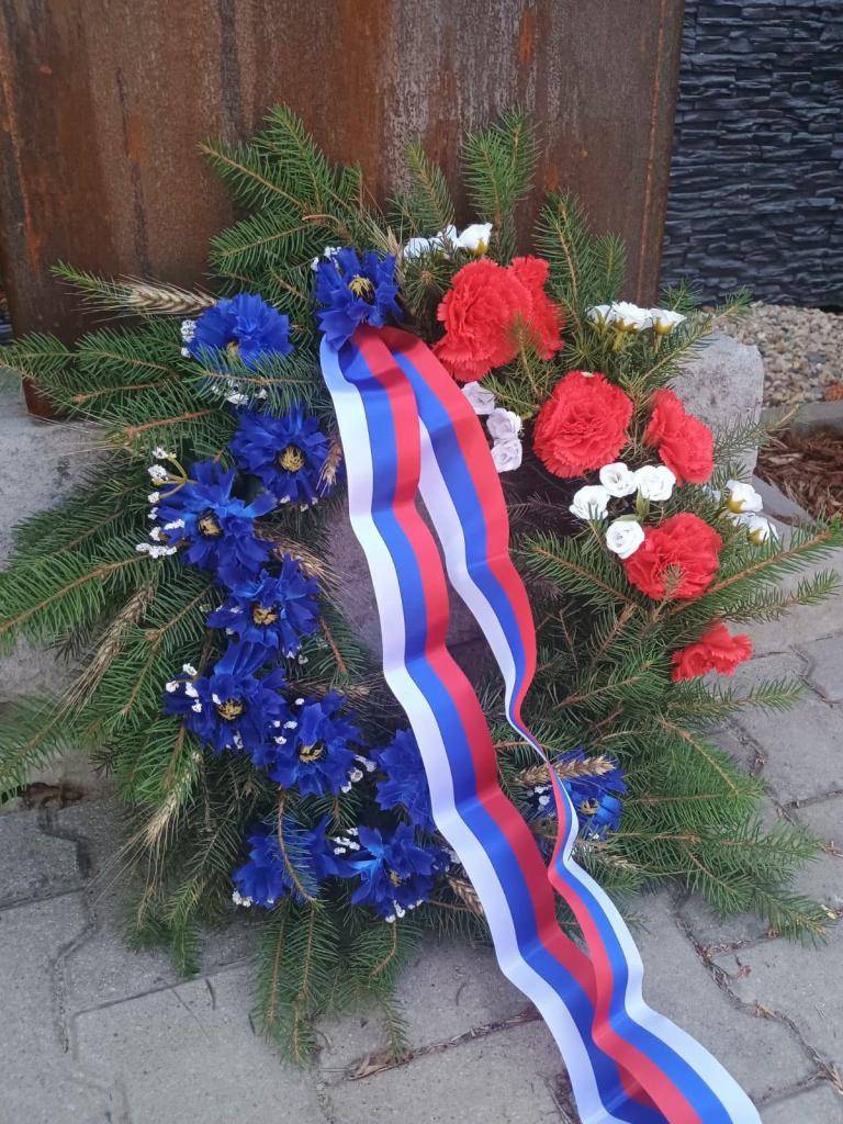Pri tejto významnej príležitosti si starosta obce spolu s poslancami obecného zastupiteľstva uctili pamiatku všetkých, ktorí sa postavili proti fašizmu a bojovali za slobodu a demokraciu.