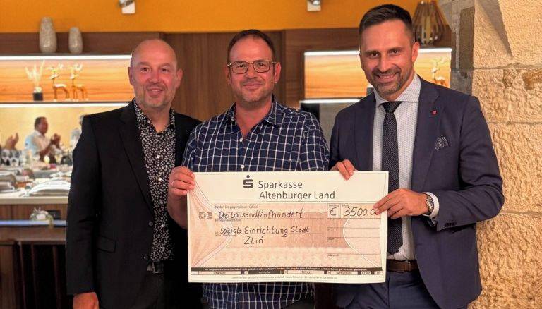 Zlín - Loňská charitativní cyklojízda z partnerského německého města Altenburg do Zlína přinesla 3 500 eur, tedy bezmála 85 tisíc korun. Finanční dar nyní podpoří dva projekty zaměřené na pomoc zlínským dětem.