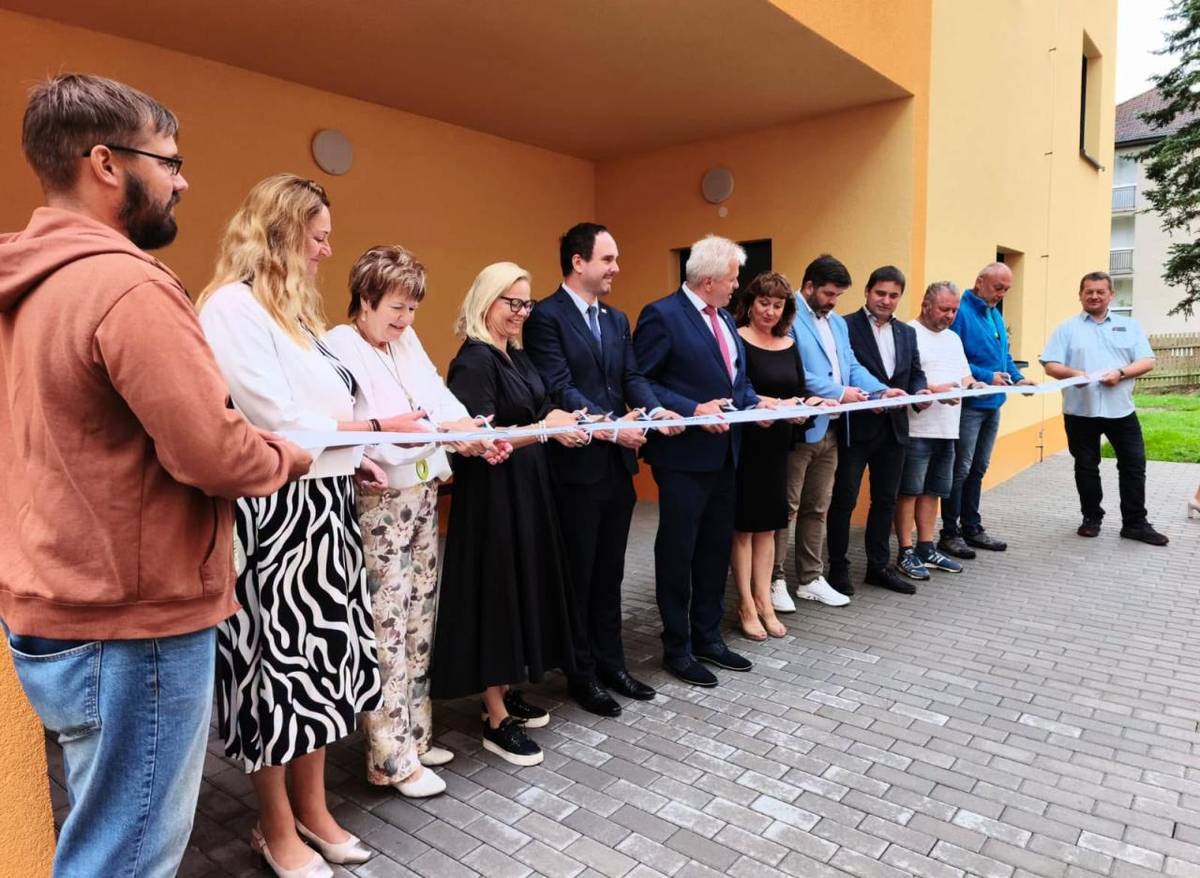 Slavnostně otevřeno. Dnes se otevíraly dětské skupiny v areálu MŠ Nepomuk a také hřiště u ZŠ Nepomuk.