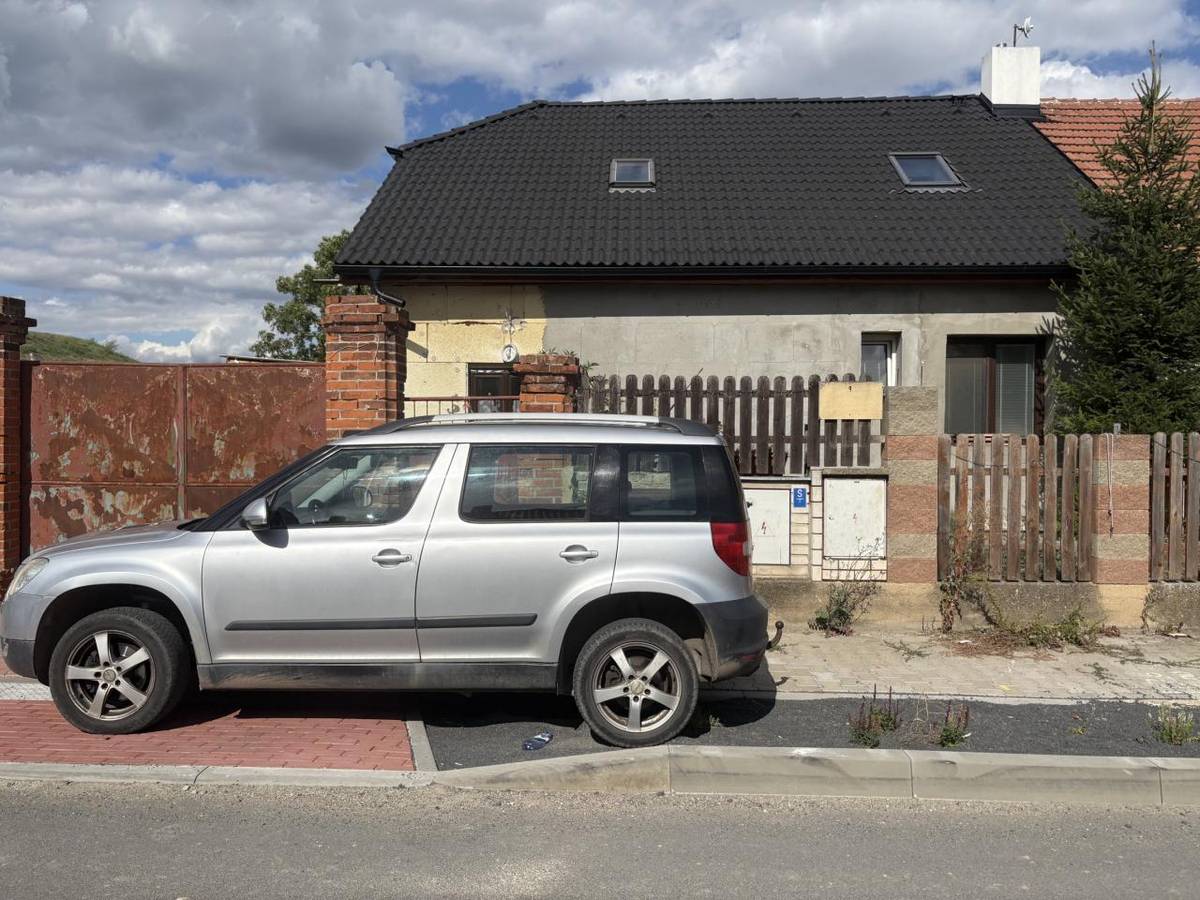 V naší obci se objevily případy ničení nově osázených záhonů na Theodoru.