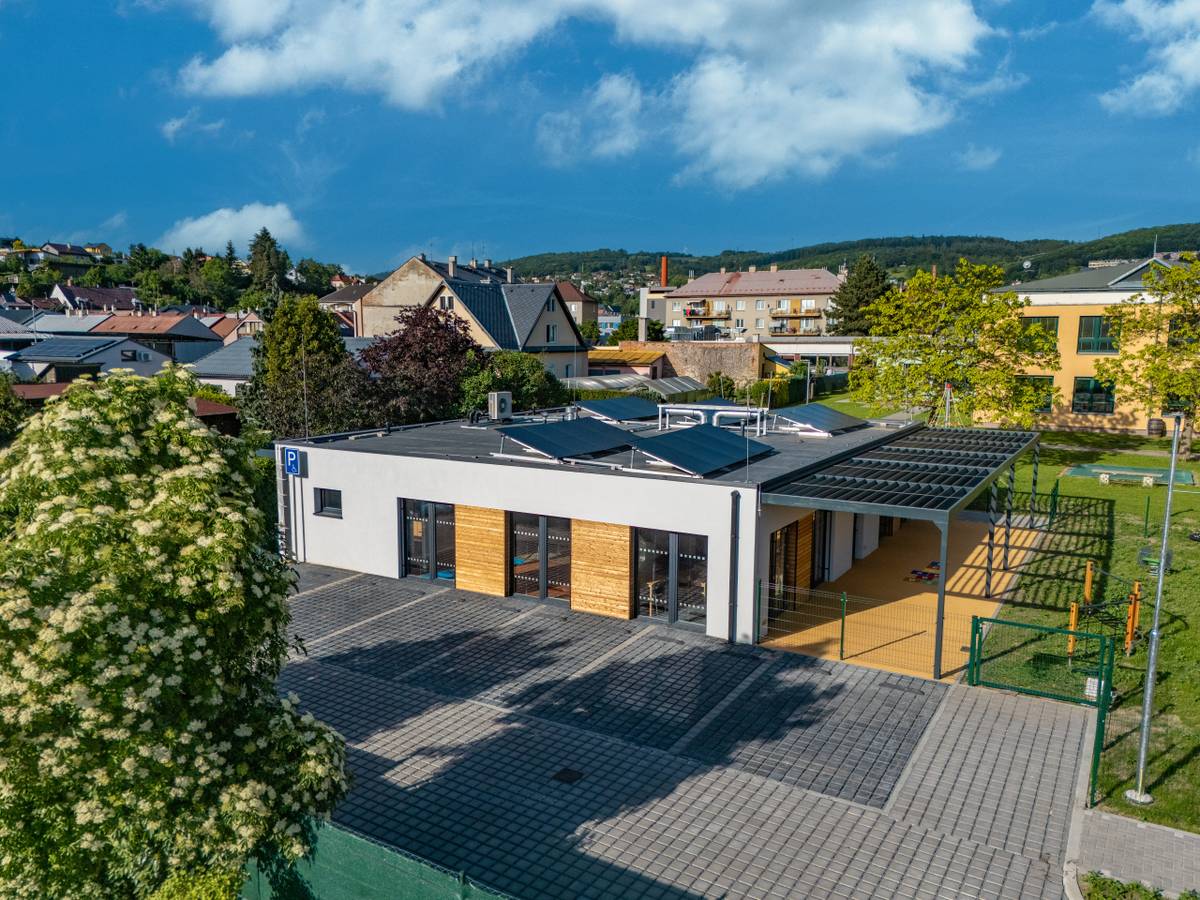 V sobotu 12. září 2026 otevřeme veřejnosti prostory nové dětské skupiny na Komenského ulici, a to mezi 10. a 12. hodinou. Přĳďte se podívat!