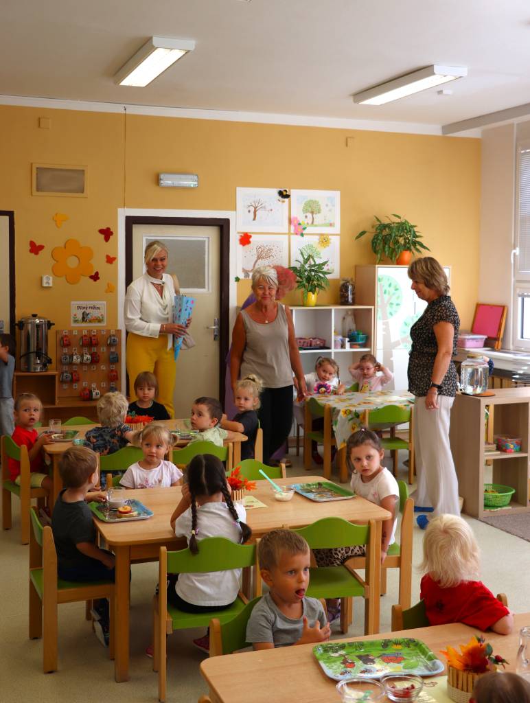 Začátek školního roku jsme zahájili i ve všech deseti mateřských školách na území Orlové. Celkem do mateřinek dochází 780 dětí. Starostka Orlové Lenka Brzyszkowská společně s vedoucí odboru školství, kultury a sportu Pavlínou Kucharczykovou navštívily Mateřskou školu 1. Máje a Mateřskou školu Orlík. Věříme, že ve školkách budo...