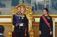 Norský král Haakon a korunní princezna Ingrid Alexandra během slavnostního skládání přísahy věrnosti ústavě v norském parlamentu