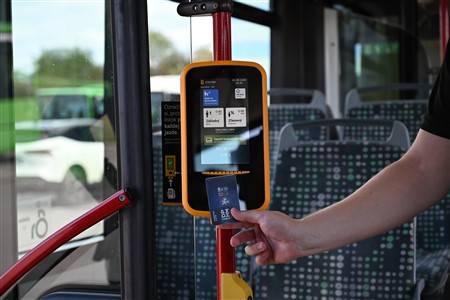Od 1. septembra 2026 nastupujeme aj vystupujeme všetkými dverami autobusov MHD Martin.