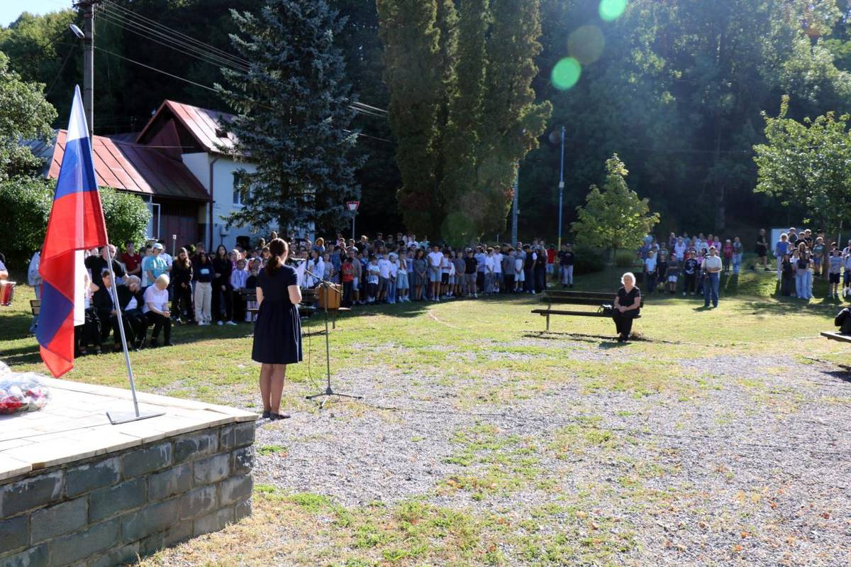 Mesto Hriňová si dňa 4. septembra 2026 slávnostnou pietnou spomienkou pripomenulo 82. výročie Slovenského národného povstania. Na podujatí sa stretli predstavitelia mesta, pamätníci, organizácie a žiaci, aby spoločne vzdali úctu hrdinom, ktorí bojovali za našu slobodu.