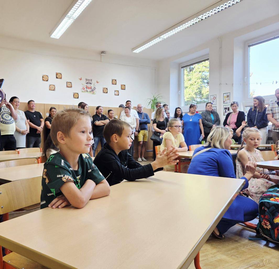Nový školní rok dnes začal také pro naše nejmladší školáky. Prvňáčci poprvé usedli do lavic Základní školy Město Albrechtice a vykročili do nové životní etapy.